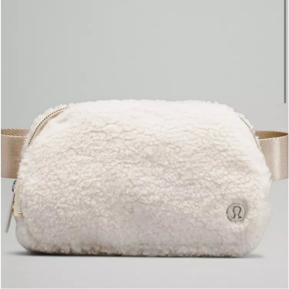 Lululemon Everywhere Fleece Belt Bag
